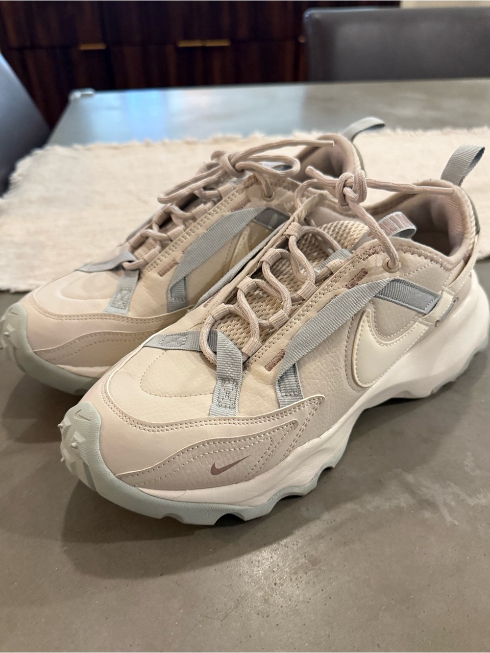 Nike TC 7900 Women’s Sneakers Light Bone